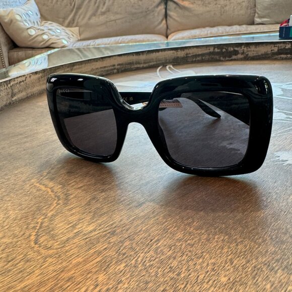 Gucci Oversized Black Sunglasses main image 4